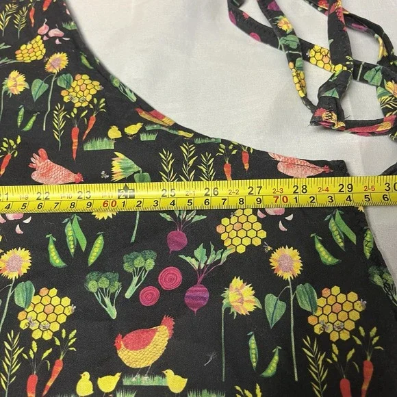Apron Black Gardening Farm Theme Flowers Chickens Veggies Cooking Old‎ School - Picture 8 of 10